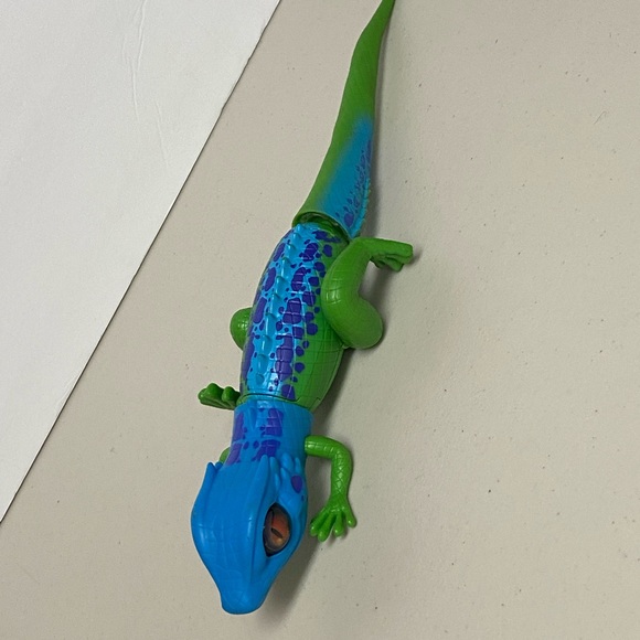 Robo Alive Lurking Lizard series - Blue and Green - Picture 9 of 14